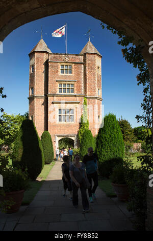 Regno Unito, Kent, il castello di Sissinghurst, Elizabethan torre, costruita nel 1530 da Sir Richard Baker Foto Stock