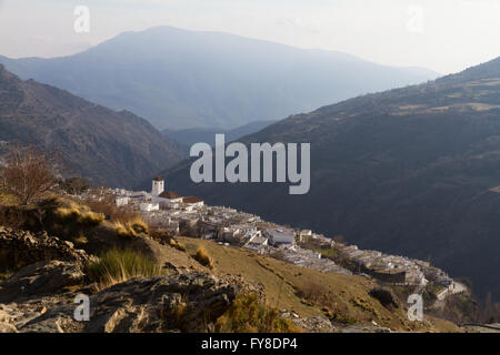 Guardando verso il basso presso il villaggio di Capileira nella Alpujarras, Andalusia, Spagna Foto Stock