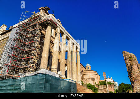 Tempio di Antonino e Faustina nel Foro Romano Foto Stock