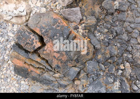 Blocchi di bitume in una vecchia cava in provincia di Napo, Ecuador. Foto Stock