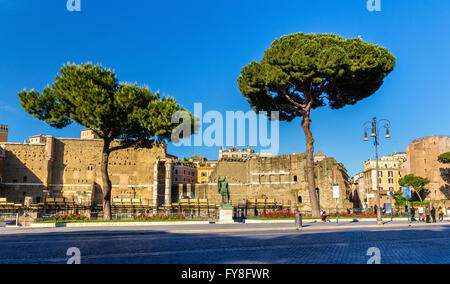 Statua di imperatore Nerva a Roma Foto Stock