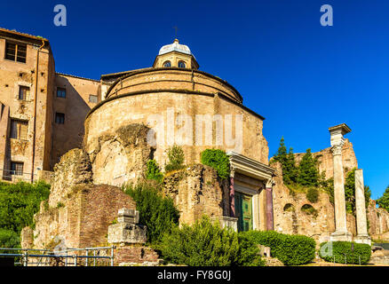 Tempio di Romolo nel Foro Romano Foto Stock