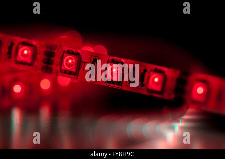 Dettagli striscia led luci di colore rosso Foto Stock