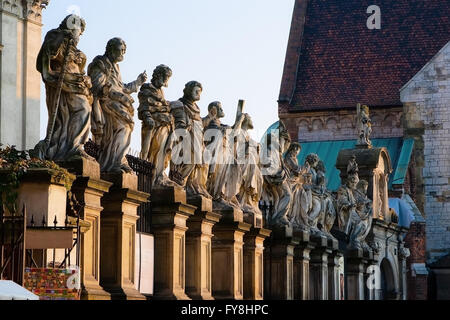 Statua dei Santi Pietro e Paolo Chiesa di Cracovia in Polonia Foto Stock