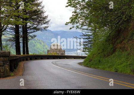 Storica Casa Vista sul punto di corona lungo la vecchia strada di Columbia in Oregon Foto Stock