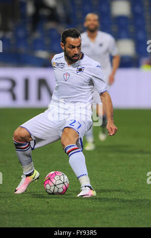 Reggio Emilia, Italia. Xx Apr, 2016. Fabio Quagliarella Unione Calcio Sampdoria di avanti in azione durante la US Sassuolo Calcio vs Unione Calcio Sampdoria Serie A del campionato di calcio dove il gioco si conclude con il punteggio di 0-0 © Massimo Morelli/Pacific Press/Alamy Live News Foto Stock