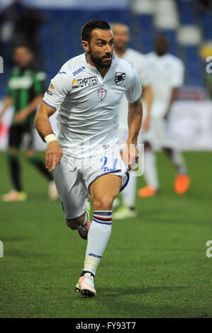 Reggio Emilia, Italia. Xx Apr, 2016. Fabio Quagliarella Unione Calcio Sampdoria di avanti in azione durante la US Sassuolo Calcio vs Unione Calcio Sampdoria Serie A del campionato di calcio dove il gioco si conclude con il punteggio di 0-0 © Massimo Morelli/Pacific Press/Alamy Live News Foto Stock