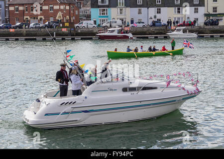 Weymouth, Inghilterra. Il 23 aprile 2016. Queen's novantesimo compleanno Floating omaggio. Gopher. Credito: Francesca Underwood/Alamy Live News Foto Stock