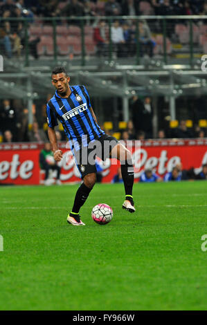 Milano, Italia. 23 apr, 2016. Juan Gesù di FC Inter in azione durante la Serie A italiana League Soccer match tra Inter e Milan e Udinese Calcio a San Siro dove Inter e Milan ha vinto a 3-0 punteggio. © Gaetano Piazzolla/Pacific Press/Alamy Live News Foto Stock