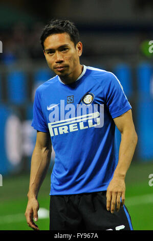 Milano, Italia. 23 apr, 2016. Yuto Nagatomo di FC Inter in azione durante la Serie A italiana League Soccer match tra Inter e Milan e Udinese Calcio a San Siro dove Inter e Milan ha vinto a 3-0 punteggio. © Gaetano Piazzolla/Pacific Press/Alamy Live News Foto Stock