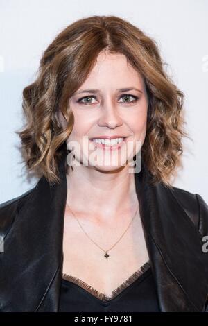 New York, NY, STATI UNITI D'AMERICA. 23 apr, 2016. Jenna Fischer presso gli arrivi per vecchiaccio Premiere a 2016 Tribeca Film Festival, Molla Studios di New York, NY Aprile 23, 2016. Credito: Steven Ferdman/Everett raccolta/Alamy Live News Foto Stock