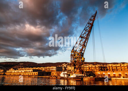 Un antico gru denominata "Ursus" nel porto di Trieste Foto Stock