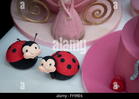 Birthday cake ladybird immagini e fotografie stock ad alta risoluzione -  Alamy