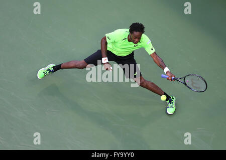 Gael Monfils, FRA, la commutazione della mano, US Open 2014, ITF Grand Slam torneo di tennis, USTA Billie Jean King National Tennis Foto Stock