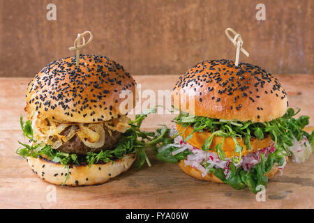 Carne e hamburger vegetariano Foto Stock