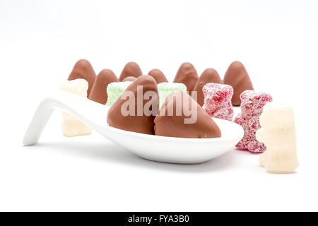 Questa forma piramidale di un cuberdons è molto gustosa caramella da Gand nel cioccolato Foto Stock