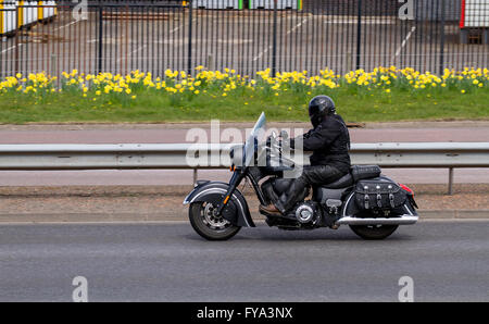 Un moto d'epoca dal "1901 Indian Motorcycle Company" che viaggia lungo il Kingsway a doppia carreggiata a Dundee, Regno Unito Foto Stock