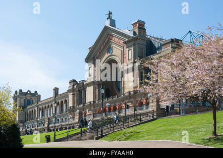 Alexandra Palace in primavera, Alexandra Park, London Borough of Haringey, Greater London, England, Regno Unito Foto Stock