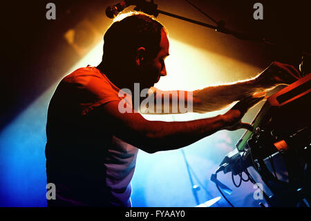 Barcellona - dic 12: Daniel Snaith, frontman dei caribù, esegue in discoteca Razzmatazz su dicembre 12, 2010 a Barcellona, Sp Foto Stock