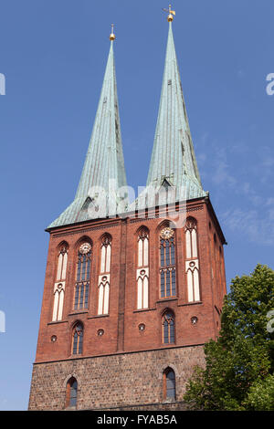 Chiesa di torri della chiesa di San Nicola, Nikolaiviertel, Berlino, Germania Foto Stock