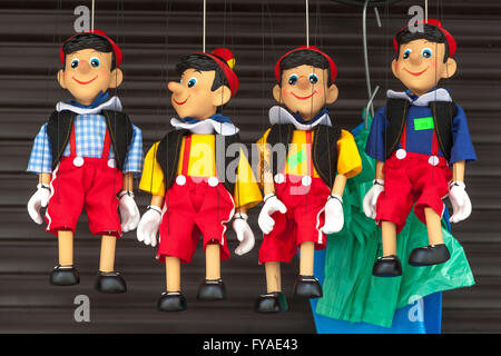 Marionette di Praga per la vendita, souvenir, marionette Ceca, Praga, Repubblica Ceca Foto Stock