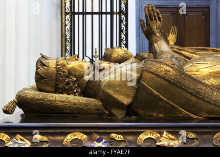 Le tombe di Carlo il Temerario (1433-1477) e Maria di Borgogna (1457-1482) presso la chiesa di Nostra Signora a Bruges, Belgio Foto Stock