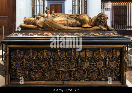 Le tombe di Carlo il Temerario (1433-1477) e Maria di Borgogna (1457-1482) presso la chiesa di Nostra Signora a Bruges, Belgio Foto Stock