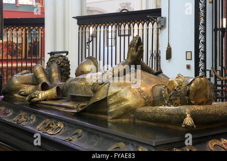 Tomba di Carlo il Temerario (1433-1477), il duca di Borgogna, presso la chiesa di Nostra Signora a Bruges, Belgio Foto Stock