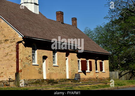 Betabara, North Carolina: 1788 Gemeinhaus Chiesa moravo con attaccato il Ministro della casa di Betabara al quartiere storico Foto Stock