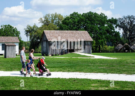 Orlando Florida, Pioneer Village at Shingle Creek Water, edifici storici, Radclyffe Cadman Brothers Packing House, famiglia famiglia famiglia parente fare Foto Stock