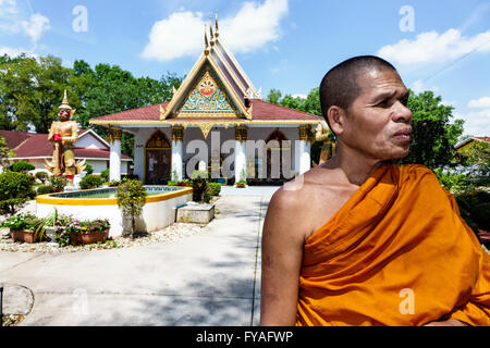 Kissimmee Florida, Orlando Wat Florida Dhammaram Monastero buddista, tempio, monaco, asiatici asiatici immigrati etnici minoranza, adulti, uomini Foto Stock