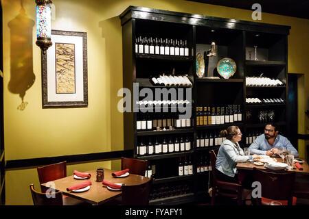 Florida,Sud,FL,Winter Park,cucina Turca Bosforo,ristorante ristoranti ristorazione ristoranti ristoranti bar bistrot,interno,tavoli,coppia, Foto Stock