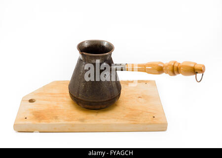 Il recipiente di rame con freschi di caffè appena preparato Foto Stock