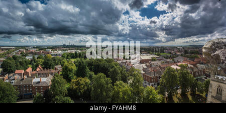 Vista su Selby da Abbey tetto, North Yorkshire, Regno Unito. Foto Stock