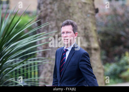 Il procuratore generale Jeremy Wright QC arriva a Downing street settimanale per la riunione del gabinetto Foto Stock