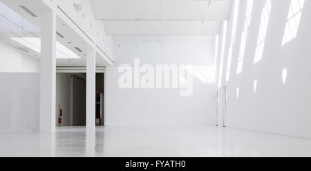 Museo di vuoti interni hall di colore bianco, copia immagine dello spazio Foto Stock