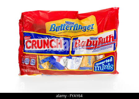 Winneconne, WI - 8 Febbraio 2015: Borsa assortiti di caramelle fatte da Nestlé, Butterfinger, Crunch e Babyruth. Foto Stock