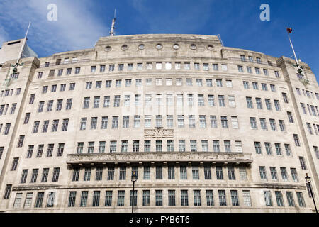 Broadcasting House, London, Regno Unito. Sede della BBC, completata nel 1932 dall'architetto George Val Myer nello stile Art Deco Foto Stock