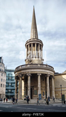 Tutte le anime Chiesa, Langham Place, Londra, Regno Unito. Progettato da John Nash e completata nel 1824, sorge nella parte superiore di Regent Street Foto Stock