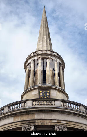 Tutte le anime Chiesa, Langham Place, Londra, Regno Unito. Progettato da John Nash e completata nel 1824, sorge nella parte superiore di Regent Street Foto Stock