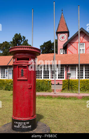 Sri Lanka, Nuwara Eliya, Queen Elizabeth Drive, Post Office britannico rosso realizzato nella casella del montante Foto Stock