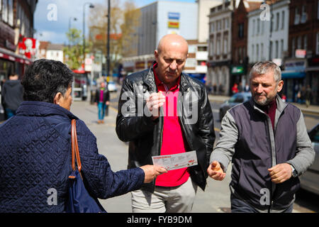 Legno verde, a nord di Londra, 24 aprile 2016 i deputati del partito laburista di campagna per Sadiq Khan per Londra Mayoral elezione in legno verde, a nord di Londra. Credito: Dinendra Haria/Alamy Live News Foto Stock