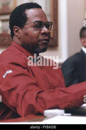 PIC FILE: Papa Wemba, musicista congolese che ha sofferto un sequestro irreversibile mentre si esegue in Abidjan, Costa d'Avorio il 24 aprile 2016, visto qui in visita a Londra nel 2001. Credito: Peter Hogan/Alamy Live News Foto Stock