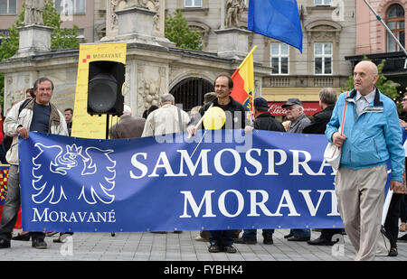 Brno, Repubblica Ceca. 23 apr, 2016. Manifestazione contro il piano di utilizzare i nomi Cechia o Bohemia per la Repubblica ceca a Brno, in Repubblica ceca, 23 aprile 2016. © Vaclav Salek/CTK foto/Alamy Live News Foto Stock