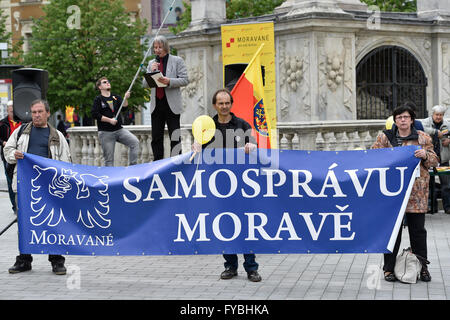 Brno, Repubblica Ceca. 23 apr, 2016. Manifestazione contro il piano di utilizzare i nomi Cechia o Bohemia per la Repubblica ceca a Brno, in Repubblica ceca, 23 aprile 2016. © Vaclav Salek/CTK foto/Alamy Live News Foto Stock