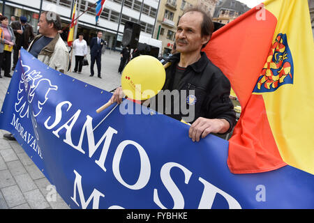 Brno, Repubblica Ceca. 23 apr, 2016. Manifestazione contro il piano di utilizzare i nomi Cechia o Bohemia per la Repubblica ceca a Brno, in Repubblica ceca, 23 aprile 2016. © Vaclav Salek/CTK foto/Alamy Live News Foto Stock