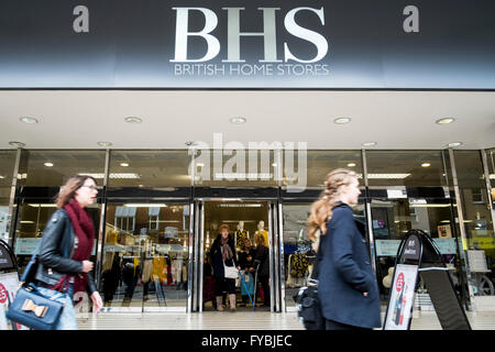 Norwich, Regno Unito. Xxv Aprile, 2016. BHS British Home negozi, Norwich, Norfolk High Street rivenditore britannico di casa negozi (BHS) ha depositato per la somministrazione, mettendo 164 negozi e quasi 11.000 posti di lavoro a rischio. Gli amministratori Duff & Phelps ora cerco di trovare un acquirente per tutti o parte dei 88 anni di attività, ma nel frattempo BHS continuerà al commercio. Credito: Jason Bye/Alamy Live News Foto Stock