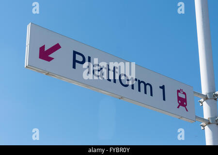 Segno della piattaforma, Alexandra Palace stazione ferroviaria, legno verde, London Borough of Haringey, Greater London, England, Regno Unito Foto Stock