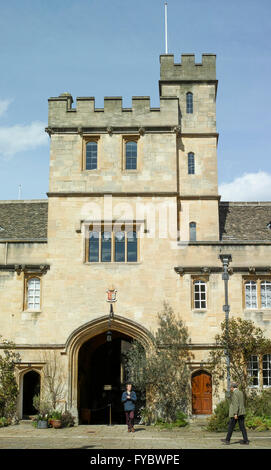 Ingresso/uscita torre presso il Corpus Christi College, uno degli istituti più piccoli all'università di Oxford, Inghilterra. Foto Stock