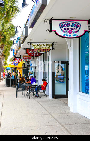 Un piccolo boutique cafe e negozi nei pressi di Clearwater Beach in Florida Foto Stock